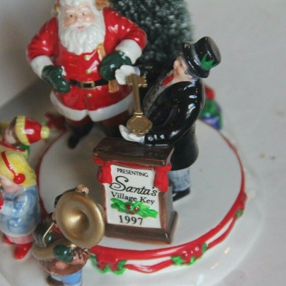 Dept 56 Snow Village Figurine 1997 Santa Comes To - Picture 2 of 5